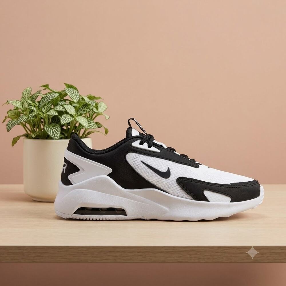 NWT Nike Air Max Bolt Women's Running Shoes, White Black White, 7.5 US - Picture 1 of 7
